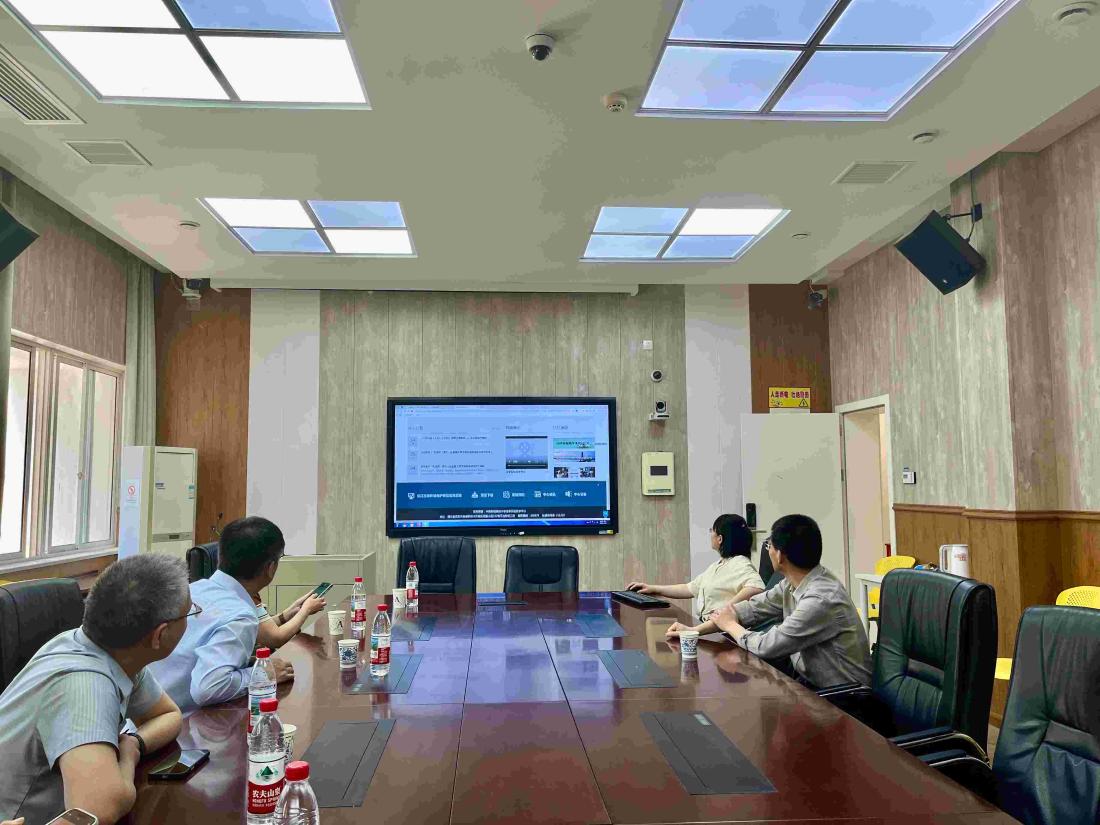 2与中南财经政法大学法学院实验师交流(1).jpg