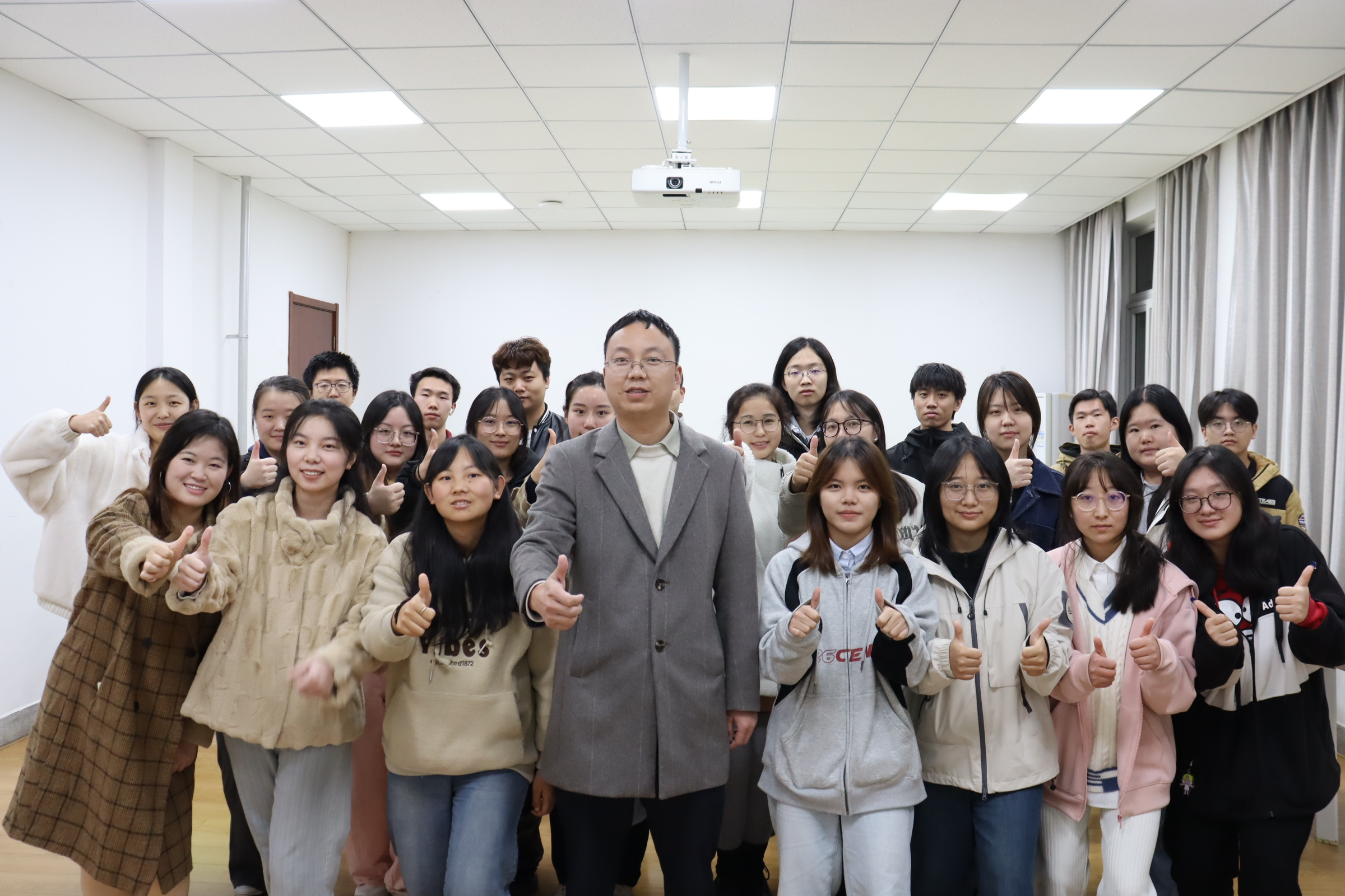 afb80ab3d5d3737ad8ed68bdfe824d81.jpg