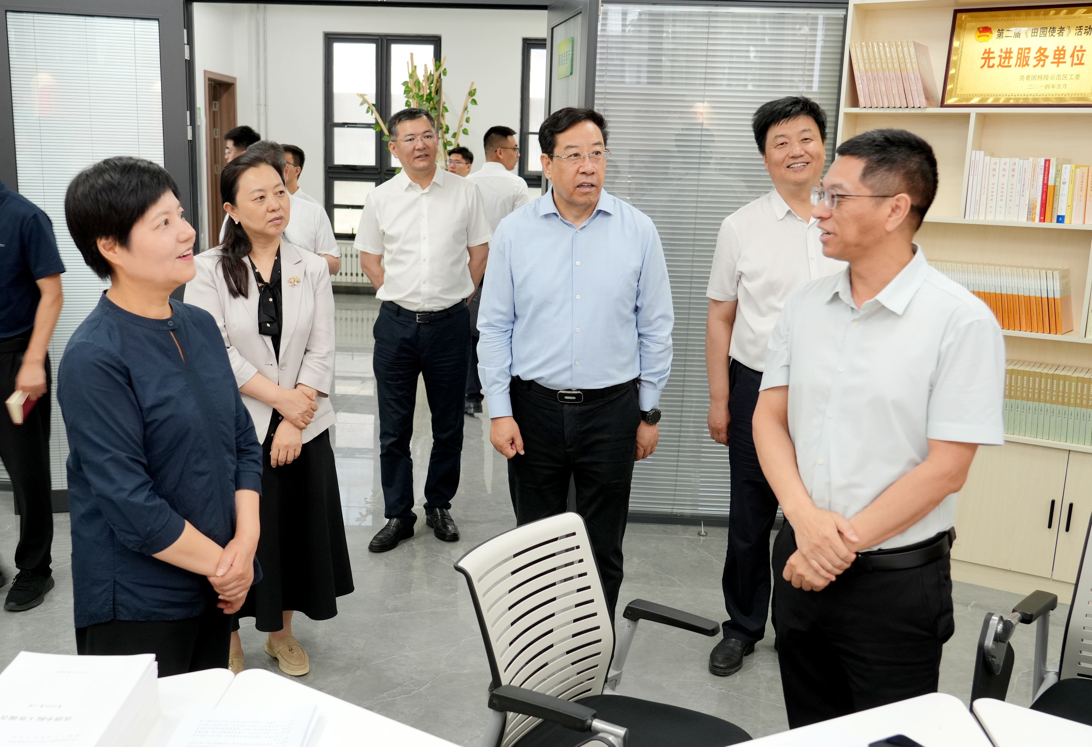 中央社会工作部副部长蔡丽新调研法治小院工作