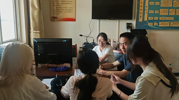 与豆书记座谈.png
