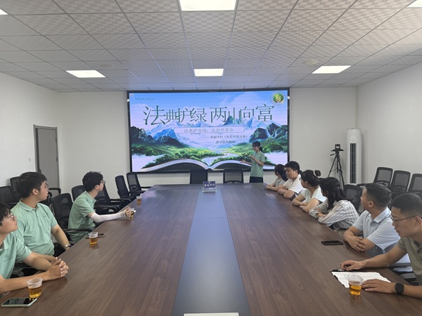 村委会普法宣传.jpg